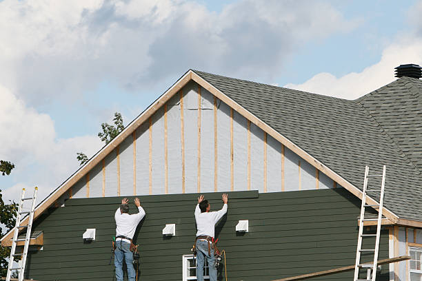 Professional Vinyl Siding technician working in Carlisle, MA